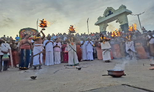 கன்னியாகுமரி முக்கடல் சங்கமம் பகுதியில் மகா சமுத்திர தீர்த்த ஆரத்தி