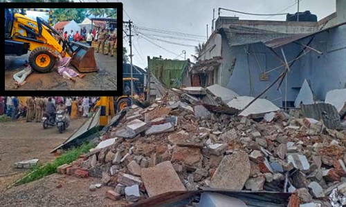 பாதை அமைக்க ஆக்கிரமிப்பு அகற்றம் வீட்டு உரிமையாளர்கள் போராட்டம்