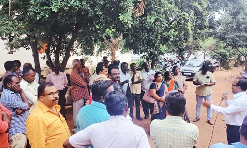 தென்காசியில் பள்ளி ஆசிரியர் கூட்டமைப்பு ஆர்ப்பாட்டம்