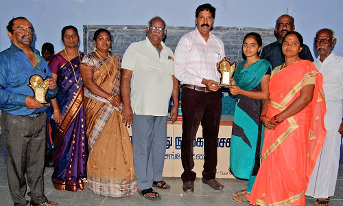 செங்கோட்டை மாணவர்களுக்கு கல்வி வளர்ச்சி விருது