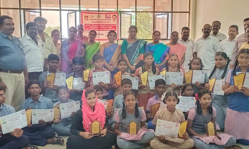 தூய்மை இயக்க திட்ட விழிப்புணர்வு போட்டி-வெற்றி பெற்ற மாணவ-மாணவிகளுக்கு நினைவு பரிசுகள்