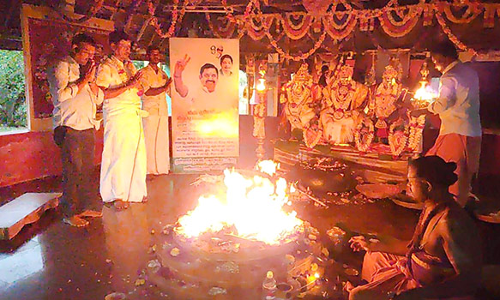 எடப்பாடி பழனிச்சாமி அதிமுக நிரந்தர பொதுச் செயலாளராக வேண்டி காரைமேடு ஒளிலாயத்தில் குரு பூர்ணிமா பவுர்ணமி யாகம்