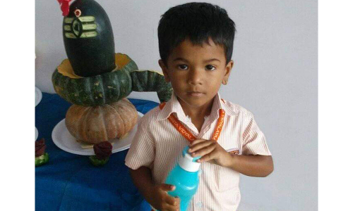 பேருந்து சக்கரத்தில் சிக்கி பள்ளி மாணவர் உயிரிழந்தார்