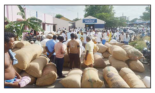 போச்சம்பள்ளி வேளாண்மை கூட்டுறவு சங்கத்தில்  ரூ.32 லட்சத்திற்கு பருத்தி ஏலம்