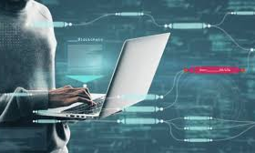 குறுந்தகவல் லிங்கை திறந்த முன்னாள் வங்கி ஊழியர் கணக்கில் இருந்து ரூ.1.20 லட்சம் அபேஸ் - படித்தவர்களும் ஏமாறுவதால் சைபர் கிரைம் போலீசார் வேதனை