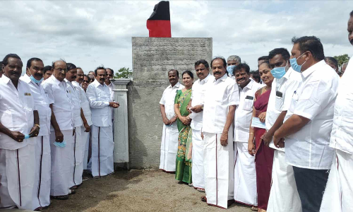 கருணாநிதி சிலை அமைக்கும் பணிகள் தீவிரம்