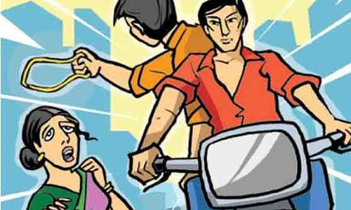 திருப்பூரில் பரபரப்பு நடைபயிற்சி சென்ற பேராசிரியரை கத்தியால் குத்தி நகைபறிப்பு