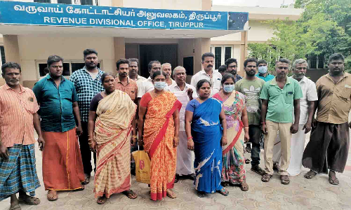 பழங்கள் விற்பனை செய்ய அனுமதி அளிக்க கோரி சாலையோர வியாபாரிகள் மனு