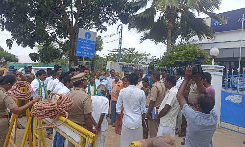 நகை மோசடி விவகாரம் - கேத்தனூர் வங்கியை வாடிக்கையாளர்கள் முற்றுகை