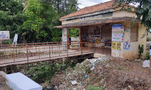 சமூக விரோதிகளின் கூடாரமாக மாறிய நிழற்குடை