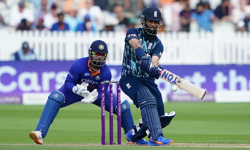 2வது ஒருநாள் கிரிக்கெட்: இந்தியாவுக்கு 247 ரன்கள் இலக்கு நிர்ணயித்தது இங்கிலாந்து