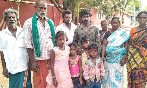 மாயமான இளம்பெண்ணை கண்டுபிடித்து தரக்கோரி குடும்பத்தினர் கண்ணீர்