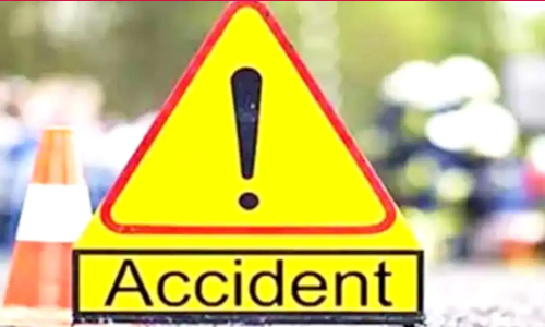 மோட்டார் சைக்கிள் மீது லாரி மோதி பெண் பலி