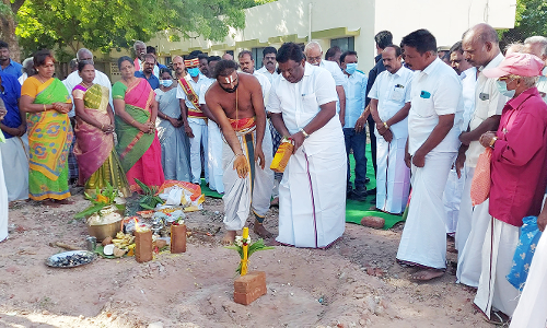 குன்னத்தில் ரூ.40 லட்சத்தில் புதிய பேருந்து நிலையம் கட்ட அடிக்கல்