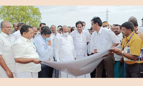 பிரமாண்ட ஜல்லிக்கட்டு மைதானம்