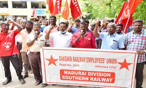 ரெயில்வே தொழிற்சங்கங்கள் கண்டன ஆர்ப்பாட்டம்