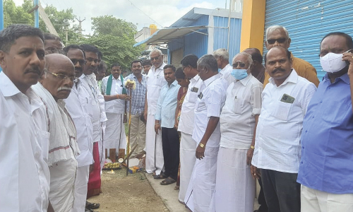 காரிமங்கலம் பேரூராட்சியில்   ரூ7.50 லட்சம் மதிப்பில்  மழை நீர் வடிகால் அமைக்கும் பணி