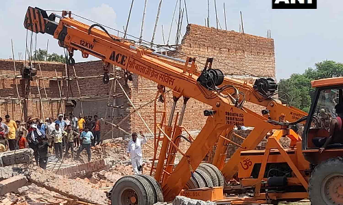 டெல்லியில் சுவர் இடிந்த விபத்தில் 5 பேர் உயிரிழப்பு-  9 பேர் படுகாயம்