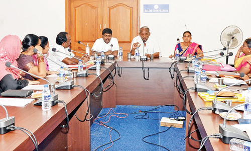 சேலம் மாநகராட்சி பள்ளிகளில்  அனைத்து அடிப்படை வசதிகளையும் நிறைவேற்ற  நடவடிக்கை- மேயர் ராமச்சந்திரன்  உறுதி