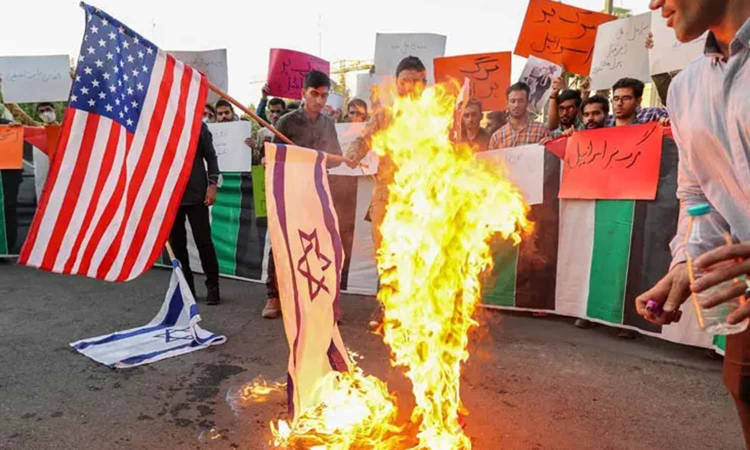 அமெரிக்காவுக்கு மரணம், இஸ்ரேலுக்கு மரணம் - ஈரானில் கோஷமிட்ட போராட்டக்காரர்கள் அமெரிக்காவுக்கு மரணம், இஸ்ரேலுக்கு மரணம் - ஈரானில் கோஷமிட்ட போராட்டக்காரர்கள்