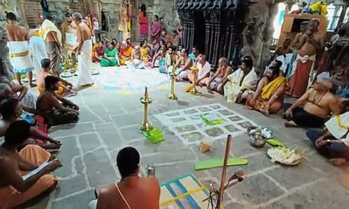 கும்பாபிஷேகம் நடத்துவதற்காக பூதப்பாண்டி பூதலிங்கசாமி கோவிலில் தேவபிரசன்னம் பார்க்கப்பட்டது...