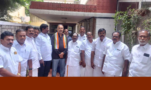 நாராயணசாமி மீது மேலிட பொறுப்பாளரிடம் நிர்வாகிகள் புகார்