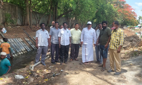 உப்பனாரு வாய்க்கால் சீரமைக்கும் பணி  கென்னடி எம்.எல்.ஏ. ஆய்வு