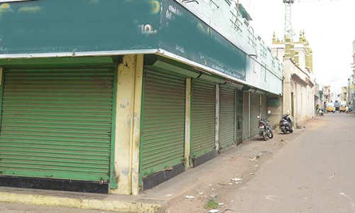 ஜி.எஸ்.டி. வரிவிதிப்புக்கு எதிர்ப்பு திண்டுக்கல்லில் 5000க்கும் மேற்பட்ட  அரிசி ஆலைகள், கடைகள் மூடல் ரூ.50 கோடி வர்த்தகம் பாதிப்பு