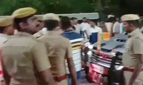 பா.ஜ.க. நிர்வாகி கார் உடைப்பு