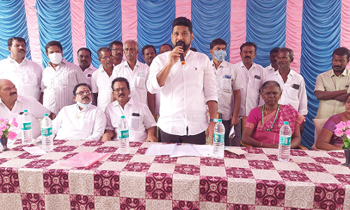 கள்ளக்குறிச்சியில் அரசு பள்ளிகளுக்கு பெஞ்ச்- டெஸ்க் பொன். கவுதமசிகாமணி எம்.பி. வழங்கினார்