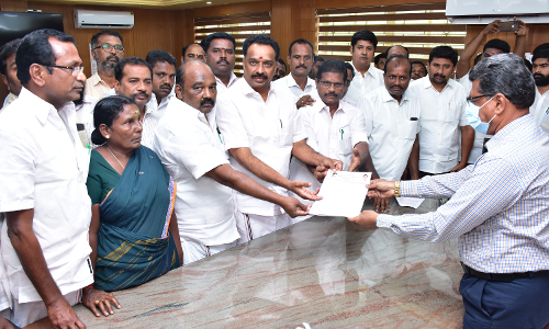 தி.மு.க.வினரின் பழிவாங்கும் நடவடிக்கை - எம்.ஆர்.விஜயபாஸ்கர் குற்றச்சாட்டு