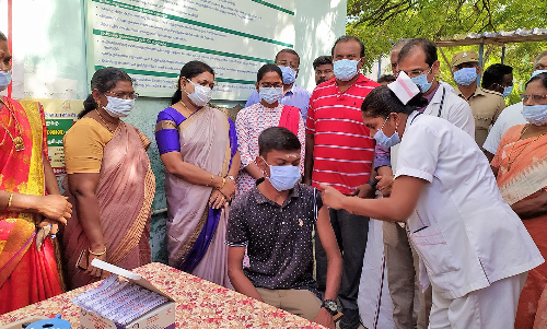 தூத்துக்குடியில்  பூஸ்டர் தடுப்பூசி இலவசமாக செலுத்தும் நிகழ்ச்சி-  அமைச்சர் கீதா ஜீவன் தொடங்கி வைத்தார்