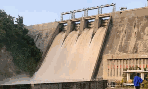 பில்லூர் அணைக்கு நீர்வரத்து அதிகரிப்பு-பவானி ஆற்றில் 14 ஆயிரம் கன அடி நீர் திறப்பு