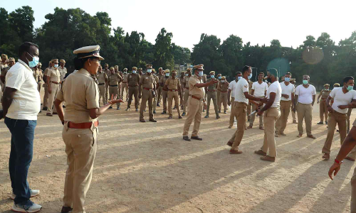 கலவரம் தடுப்பது குறித்து போலீசாருக்கு பயிற்சி