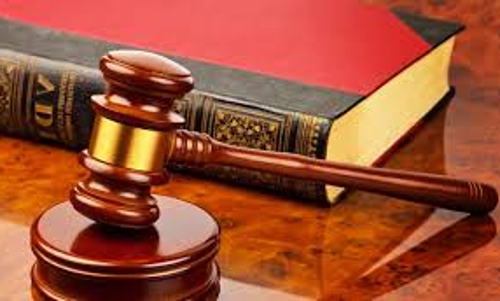 வாலிபரை  தாக்கிய 3 பேர் மீது வழக்கு