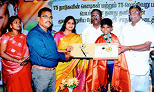 சாதனை படைத்த மாணவருக்கு பாராட்டு விழா