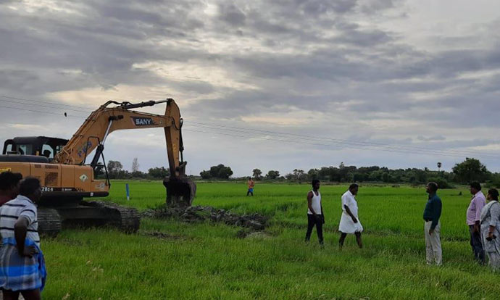திருவள்ளூர் அருகே சென்னாவரம் ஏரி ஆக்கிரமிப்பு மீட்பு- அதிகாரிகள் நடவடிக்கை