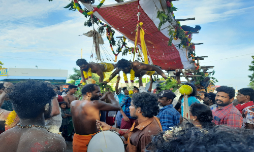கன்னியாகுமரியில் இருந்து கொட்டாரத்துக்கு பறக்கும் காவடியில் பவனி வந்த இலங்கை தமிழ் அகதிகள்