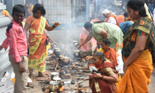 ஆடி மாதம் தொடக்கம்- அம்மன் கோவில்களில் பக்தர்கள் சிறப்பு வழிபாடு