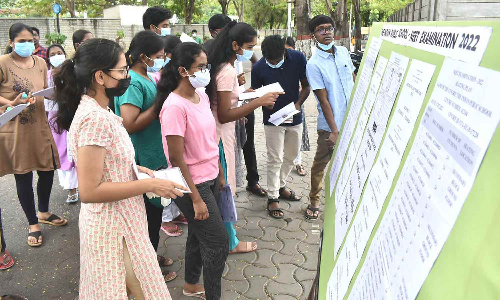 ஈரோடு மாவட்டத்தில் 7 மையங்களில் நீட் தேர்வு