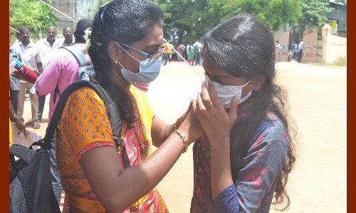 புதுவையில் 8 மையங்களில் நீட் தேர்வு தொடங்கியது