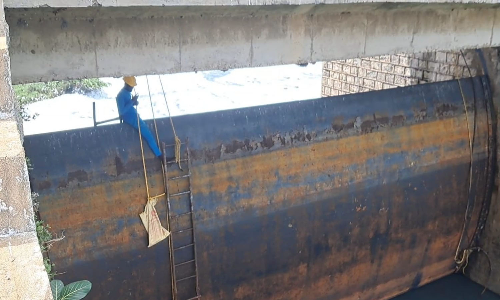 ஓசூர்  கெலவரப்பள்ளி அணையில்,   அறுந்த இரும்பு கயிறுகளை மாற்றும் பணி தீவிரம்