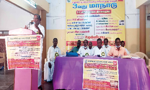 சாதி சான்றிதழ் கேட்டு தாலுகா அலுவலகம் முன் காத்திருப்பு போராட்டம்