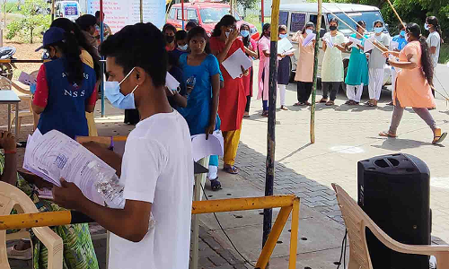 நீட் தேர்வு - திருப்பூரில் மாணவர்கள் ஆர்வமுடன் எழுதினர்