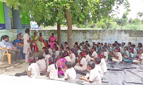 போதிய வகுப்பறை கட்டிடம் இல்லாமல் மாணவர்கள் தவிப்பு