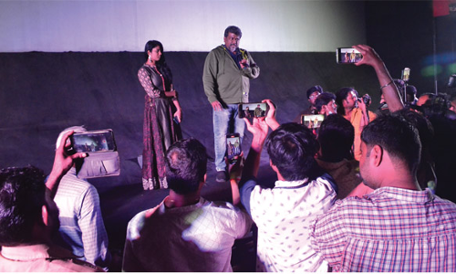 இரவின் நிழல் போன்ற புது முயற்சியான சினிமாக்களுக்கு மக்கள் ஆதரவு தர வேண்டும்-கோவையில் நடிகர் பார்த்திபன் பேட்டி