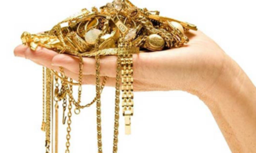 வங்கியில் போலி நகைகள் வைத்து ரூ.25 லட்சம் மோசடி- வாடிக்கையாளர்கள் வங்கியை முற்றுகையிட்டு வாக்குவாதம்