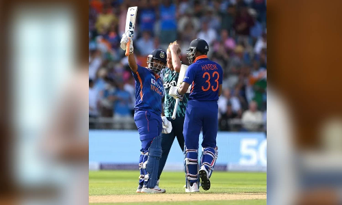 இங்கிலாந்திற்கு எதிரான 3வது ஒருநாள் போட்டி-  5 விக்கெட் வித்தியாசத்தில் இந்தியா வெற்றி: தொடரை கைப்பற்றியது