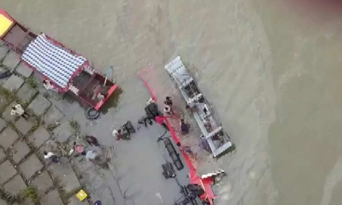 மத்திய பிரதேசத்தில் இன்று  பஸ் ஆற்றில் கவிழ்ந்து 13 பேர் பலி