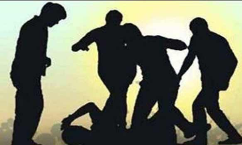 பெண்ணை பின்தொடர்ந்த வாலிபருக்கு அடி உதை